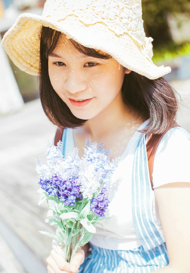 短发氧气阳光少女写真花香四溢小清新美女图库,清纯美女,