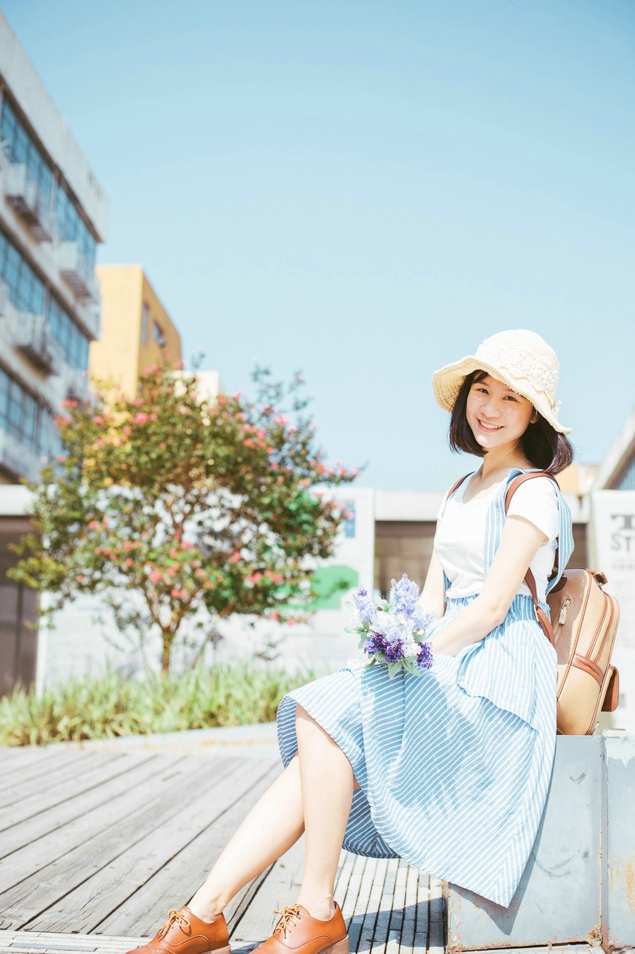 短发氧气阳光少女写真花香四溢小清新美女图库,清纯美女,